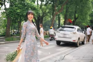 VGU No.19: The Enchanting Charm of Ao Dai and Vietnamese Beauty in the City-13