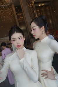 Do Thi Ha's Bridesmaids: Mesmerizing Beauty in Traditional Ao Dai at Her Engagement Ceremony-6