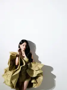 View: "Red Rain" Actress Le Ha Anh Dazzles with Ethereal Beauty. See Her Stunning Transformation in New Photoshoot.-7