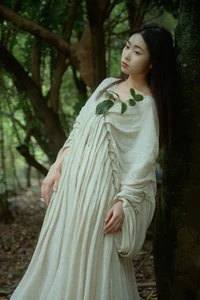 Artistic Woodland Photography: Ban Ge Yue Liang in YiTuYu Art Language Vol.9151 – Moody Forest Walk and Aesthetic Outdoor Portraits-2