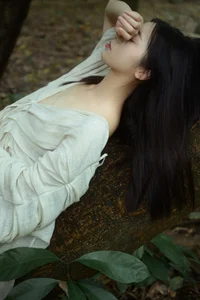 Artistic Woodland Photography: Ban Ge Yue Liang in YiTuYu Art Language Vol.9151 – Moody Forest Walk and Aesthetic Outdoor Portraits-4