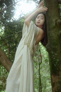 Artistic Woodland Photography: Ban Ge Yue Liang in YiTuYu Art Language Vol.9151 – Moody Forest Walk and Aesthetic Outdoor Portraits-9