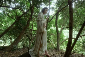 Artistic Woodland Photography: Ban Ge Yue Liang in YiTuYu Art Language Vol.9151 – Moody Forest Walk and Aesthetic Outdoor Portraits-0