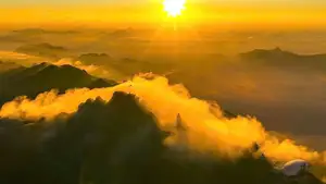 Fansipan's Early Season Frost: Majestic Peaks Covered in Ice, Inviting Travelers to Explore-9