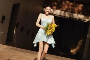 LAMOON Captivates Pure Beauty and Alluring Charisma Under the Radiant Sun-8