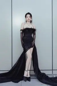 Ha Anh 'Red Rain' Dazzles: Elegant Red Dress Defines Her Striking Fashion Style-1