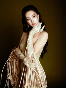 Stunning Elegance: Miss Vietnam Tieu Vy’s Radiant Beauty and Sophisticated Fashion Style for Modern Inspiration-5
