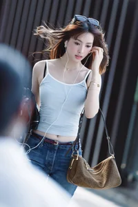 Stunning Elegance: Miss Vietnam Tieu Vy’s Radiant Beauty and Sophisticated Fashion Style for Modern Inspiration-4