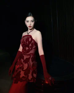 Stunning Elegance: Miss Vietnam Tieu Vy’s Radiant Beauty and Sophisticated Fashion Style for Modern Inspiration-7