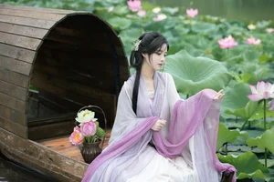 Artistic Portrait Photography: San Ye Jiang Jiang in YiTuYu Art Language Vol.9386 – Elegant Aesthetic and Cinematic Visuals-15