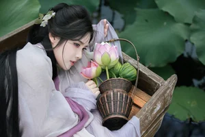 Artistic Portrait Photography: San Ye Jiang Jiang in YiTuYu Art Language Vol.9386 – Elegant Aesthetic and Cinematic Visuals-9