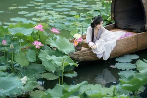 Artistic Portrait Photography: San Ye Jiang Jiang in YiTuYu Art Language Vol.9386 – Elegant Aesthetic and Cinematic Visuals-14