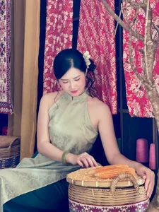 Elegant Vietnamese Ao Dai: Soft Pastel Silk Dress for Spring Festivals and Traditional Lunar New Year Celebrations-5