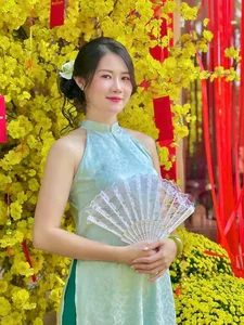 Elegant Vietnamese Ao Dai: Soft Pastel Silk Dress for Spring Festivals and Traditional Lunar New Year Celebrations-0