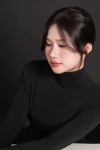 Captivating Minimalist Elegance in Timeless Black-3