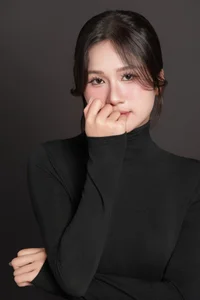 Captivating Minimalist Elegance in Timeless Black-2