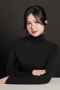 Captivating Minimalist Elegance in Timeless Black-0