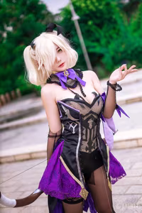 Captivating Fischl Genshin Impact Cosplay: Messie Huang embodies the Prinzessin der Verurteilung with stunning Electro power-1