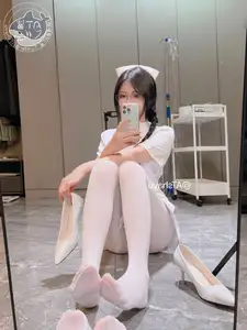 Coser ATsha Transforms into an Alluring White Stockings Nurse - Part02-5