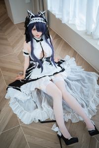 Coser Mianbingxian'er as Azur Lane August Maid: Alluring Beauty & Elegant Stockings | Tukuku-7