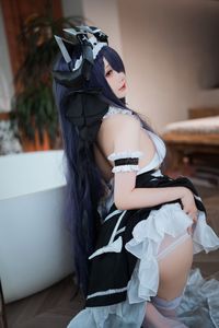 Coser Mianbingxian'er as Azur Lane August Maid: Alluring Beauty & Elegant Stockings | Tukuku-3
