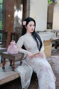 Graceful Ao Dai Beauty: Captivating Vietnamese Traditional Elegance-0