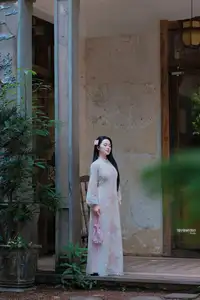 Graceful Ao Dai Beauty: Captivating Vietnamese Traditional Elegance-9