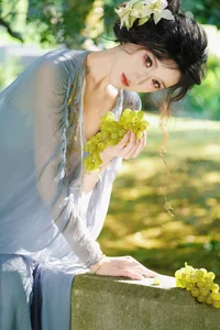 The Art of Soft Light: A Timeless Portrait Session Featuring Xiao Tian Tian-4