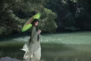 YiTuYu Vol.8832: Yi Ming's Poetic Grace by the Pond, Ancient Beauty in Nature-7