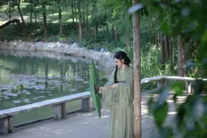 YiTuYu Vol.8832: Yi Ming's Poetic Grace by the Pond, Ancient Beauty in Nature-0