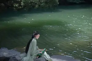 YiTuYu Vol.8832: Yi Ming's Poetic Grace by the Pond, Ancient Beauty in Nature-22
