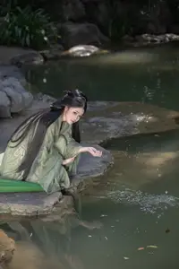 YiTuYu Vol.8832: Yi Ming's Poetic Grace by the Pond, Ancient Beauty in Nature-2