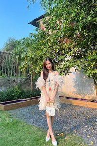 Hoa Minzy goes viral flaunting her stunning body in a chic short dress-2