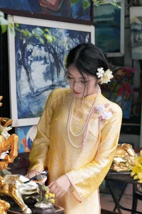 Elegant Yellow Mulberry Silk Ao Dai: Traditional Vietnamese Long Dress for Weddings and Special Occasions-5