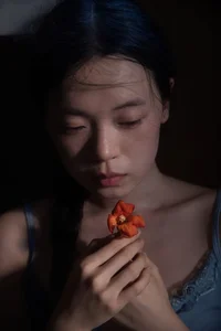 Cinematic Indoor Portrait Series: Cai Jing Fan in YiTuYu Art Language Vol.9102 – Atmospheric Photography Inspiration for Interior Style and Artistic Moods-9