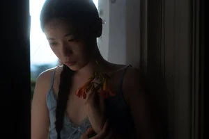 Cinematic Indoor Portrait Series: Cai Jing Fan in YiTuYu Art Language Vol.9102 – Atmospheric Photography Inspiration for Interior Style and Artistic Moods-5