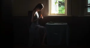 Cinematic Indoor Portrait Series: Cai Jing Fan in YiTuYu Art Language Vol.9102 – Atmospheric Photography Inspiration for Interior Style and Artistic Moods-8