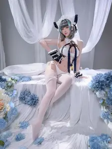 Coser Hoshilily's Enchanting Azur Lane Cheshire Cosplay: Sweet Charm Unveiled-3