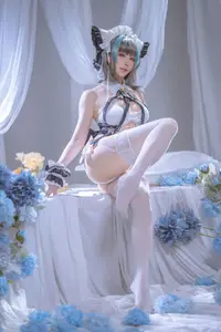 Coser Hoshilily's Enchanting Azur Lane Cheshire Cosplay: Sweet Charm Unveiled-4