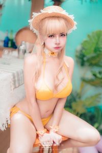 Coser Momo Summer Time: Alluring Bikini Photoshoot - 0014-5426395562-12
