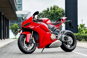 Ducati Panigale V4 2025 Arrives in Vietnam: The Ultimate Fusion of Speed and Italian Artistry-7