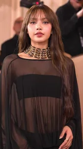 The Ethereal Beauty of Jennifer Lawrence on the Golden Globes Red Carpet-2