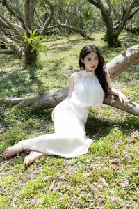 Bai Ru Xue Abby: Pure Beauty Amidst Lush Nature | XiuRen No.10485-0