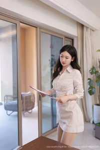 Tang An Qi: Elegant Allure in Modern Business Attire | XiuRen No.10384-13