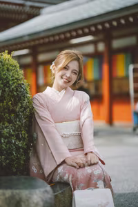 VGU No.83: Radiant Pink Kimono Beauty in Old Japan Street – Experience Traditional Culture-3