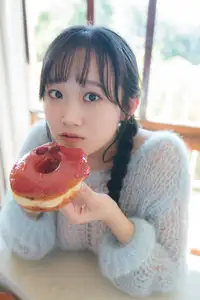 Okumura Riho & 'I no Shogeki' Charm: Sweet Beauty with a Fresh Strawberry Donut-0
