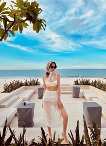 Huyen Baby Creates a Stir: Flat Waist and Glamorous Chic Style Captivate Every Gaze-4