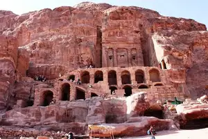 Petra: Ancient Stone-Carved Marvel of the Middle East. Explore the Mysterious Rose City.-3