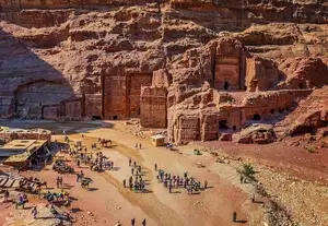 Petra: Ancient Stone-Carved Marvel of the Middle East. Explore the Mysterious Rose City.-5