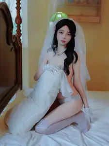 Zhu Zhu Molly: Impressive Debut in a Pristine White Wedding Gown | XiuRen-18